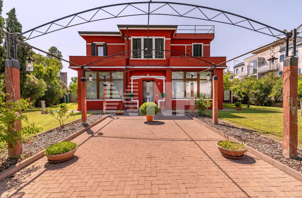 Вилла в Венеции, Италия, 300 м2 фото 1