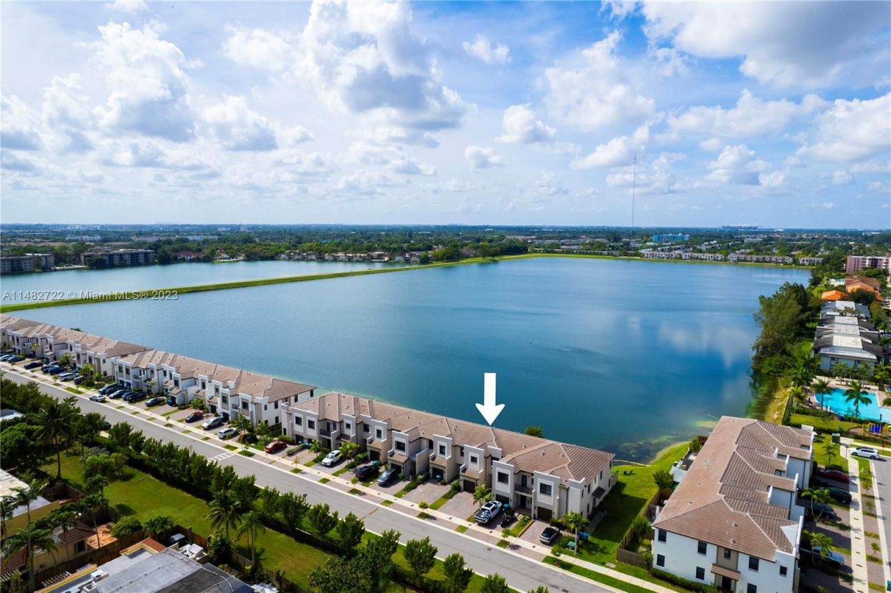 Таунхаус в Майами, США, 130 м2 фото 2