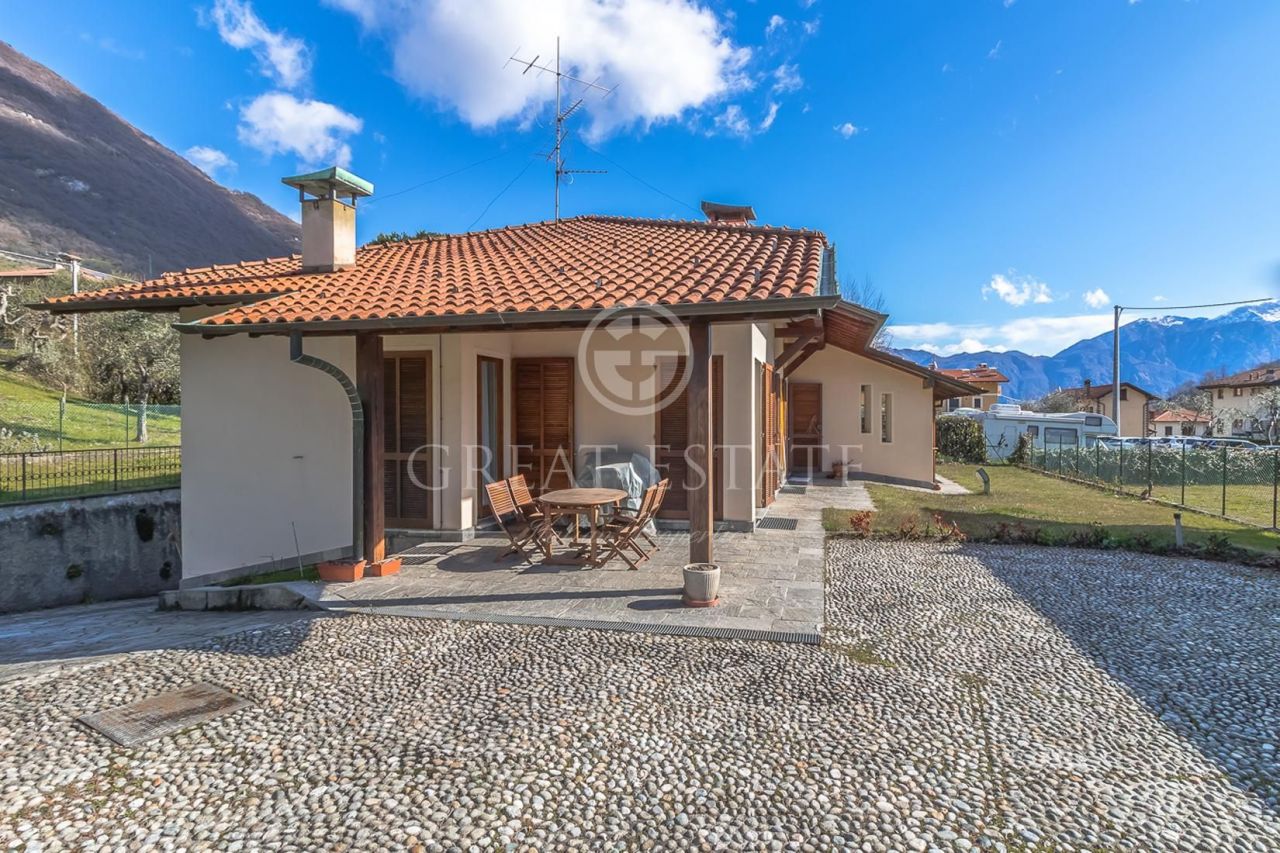 Вилла у озера Комо, Италия, 320 м2 фото 2