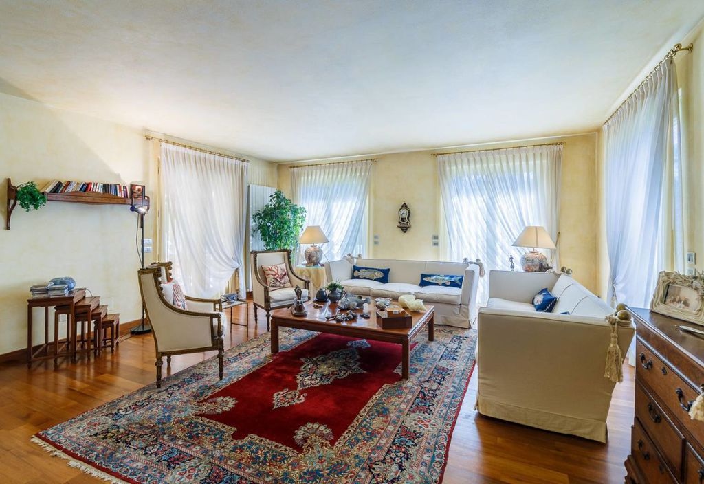Вилла в Форте деи Марми, Италия, 330 м2 фото 2