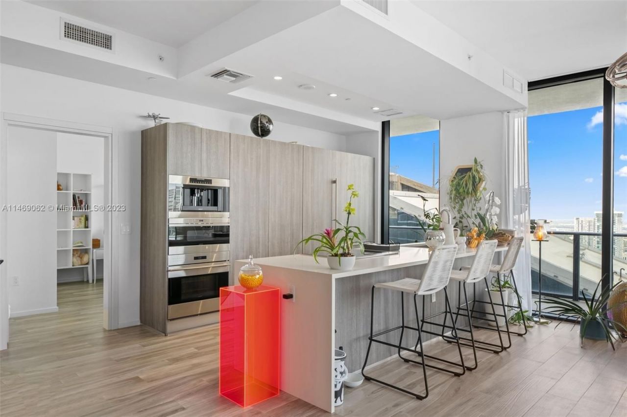 Квартира в Майами, США, 220 м2 фото 2