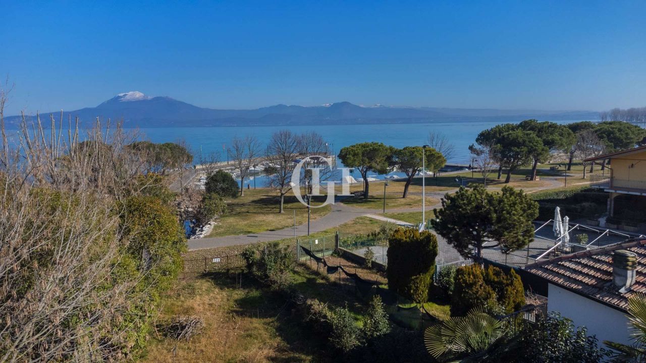 Вилла у озера Гарда, Италия, 400 м2 фото 5