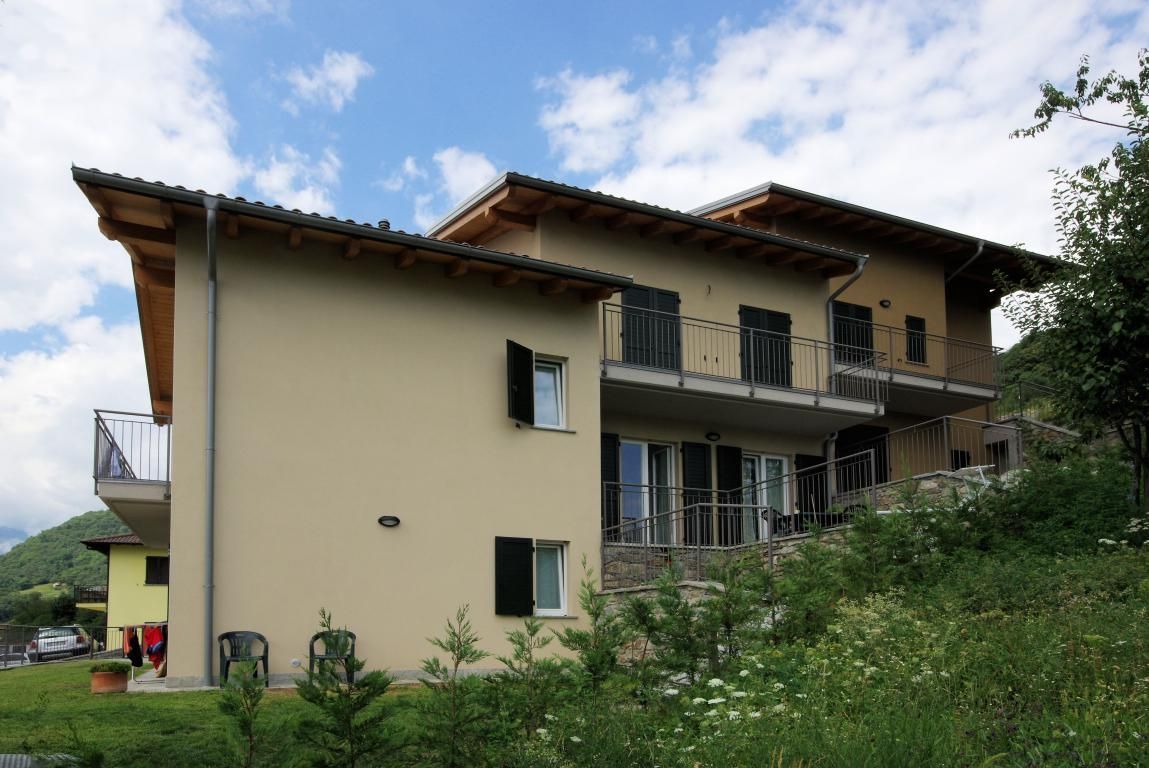 Апартаменты у озера Комо, Италия, 82 м2 фото 3