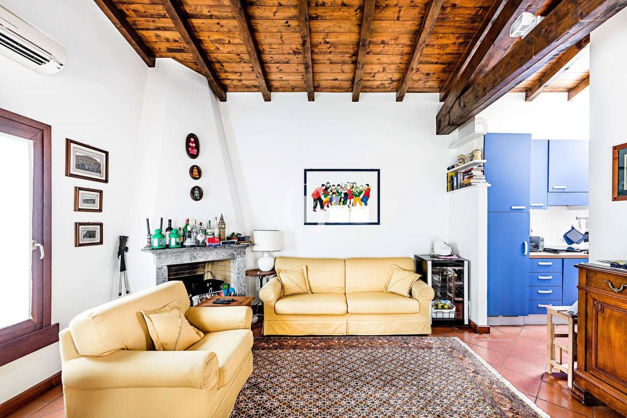 Квартира у озера Гарда, Италия, 80 м2 фото 5