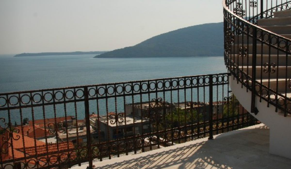 Дом в Херцег-Нови, Черногория, 700 м2 фото 2