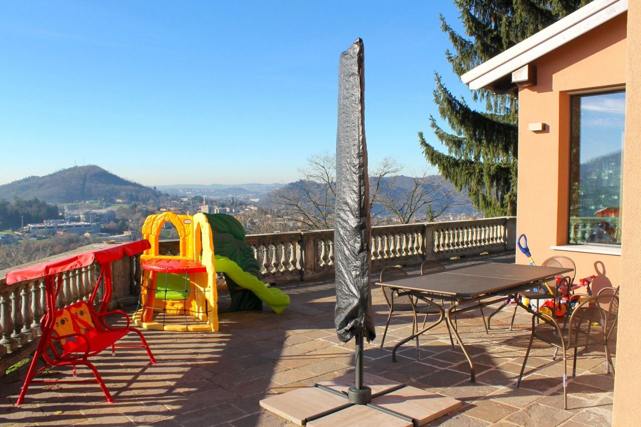 Вилла в Комо, Италия, 320 м2 фото 5