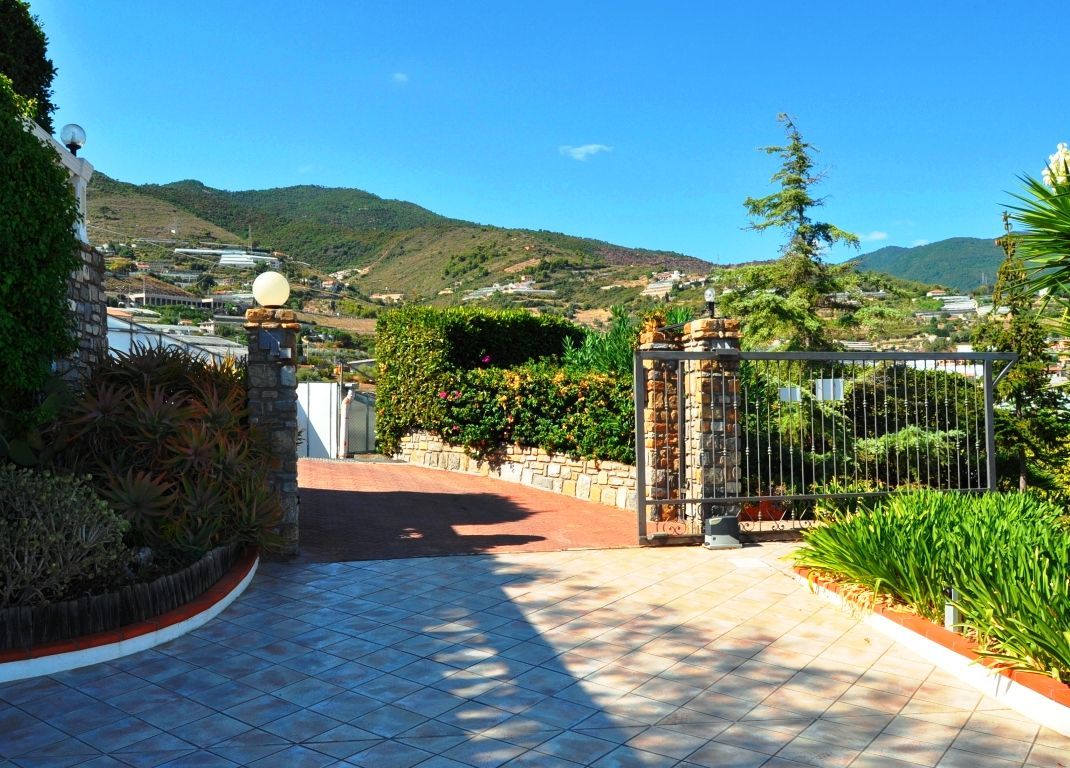 Вилла в Сан-Ремо, Италия, 258 м2 фото 2