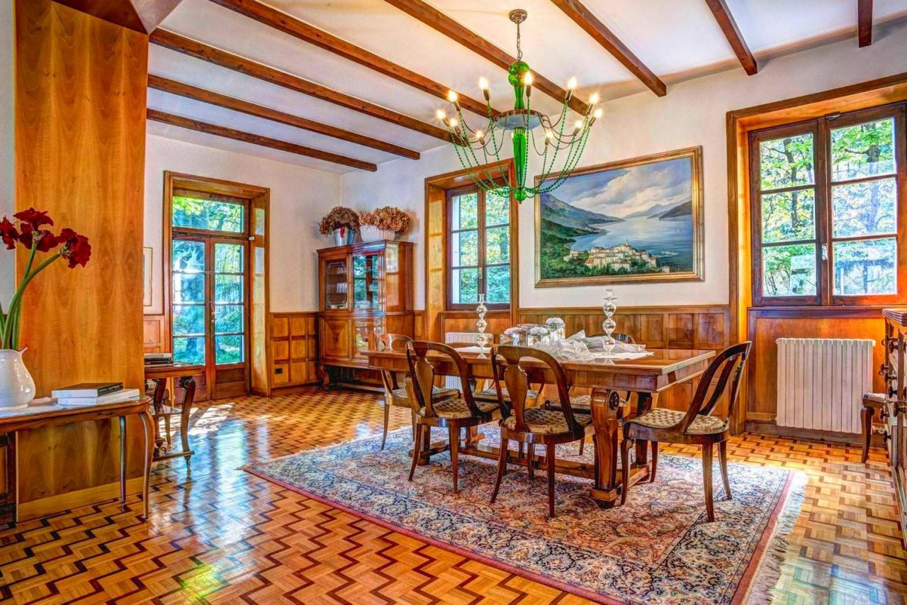 Поместье у озера Комо, Италия, 650 м2 фото 4