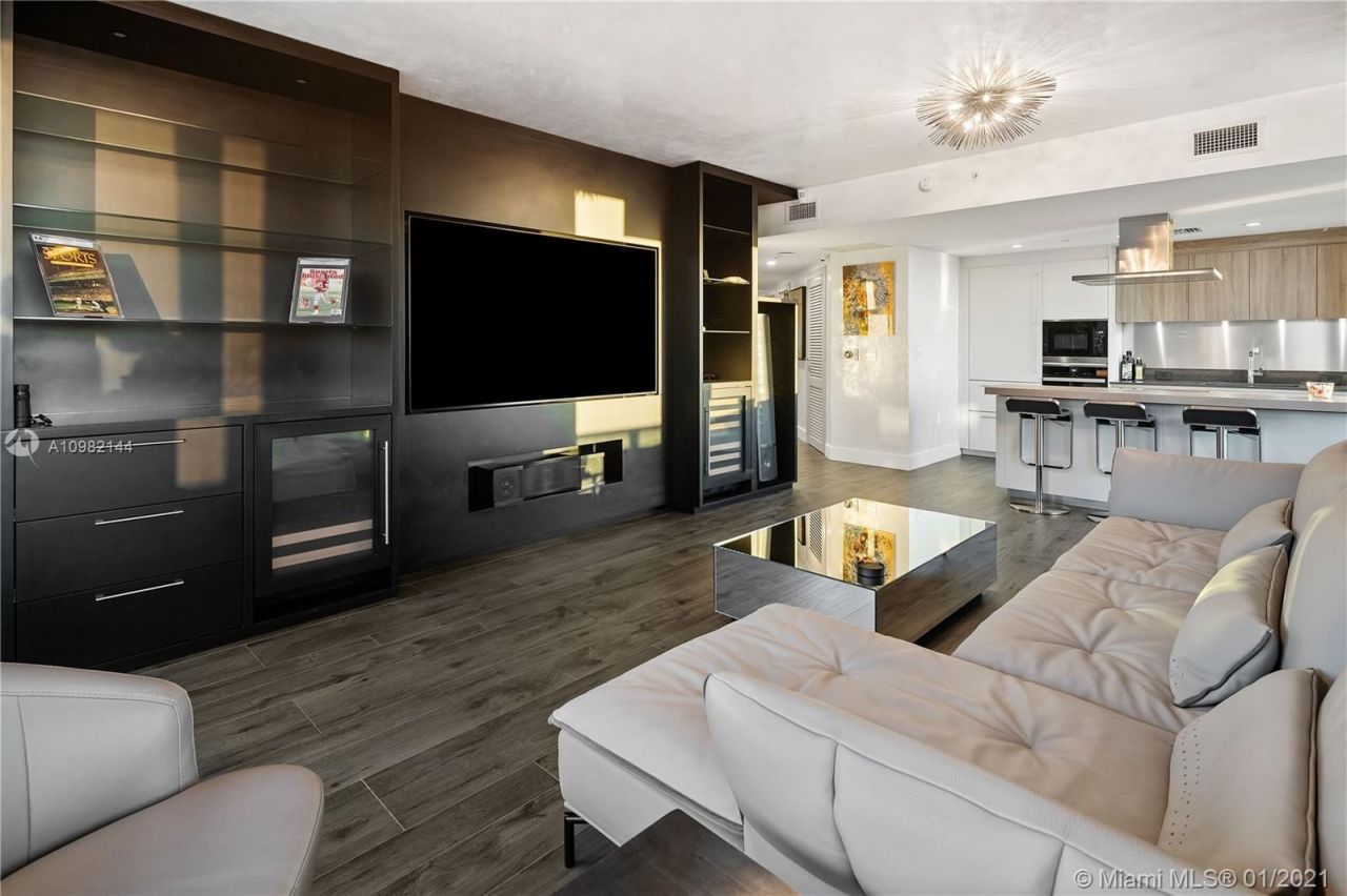 Квартира в Майами, США, 140 м2 фото 2