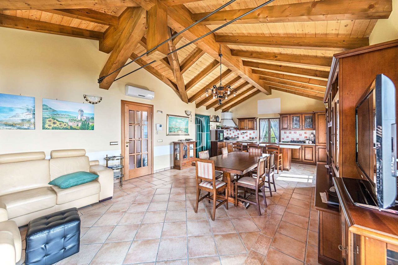 Коттедж у озера Гарда, Италия, 180 м2 фото 5