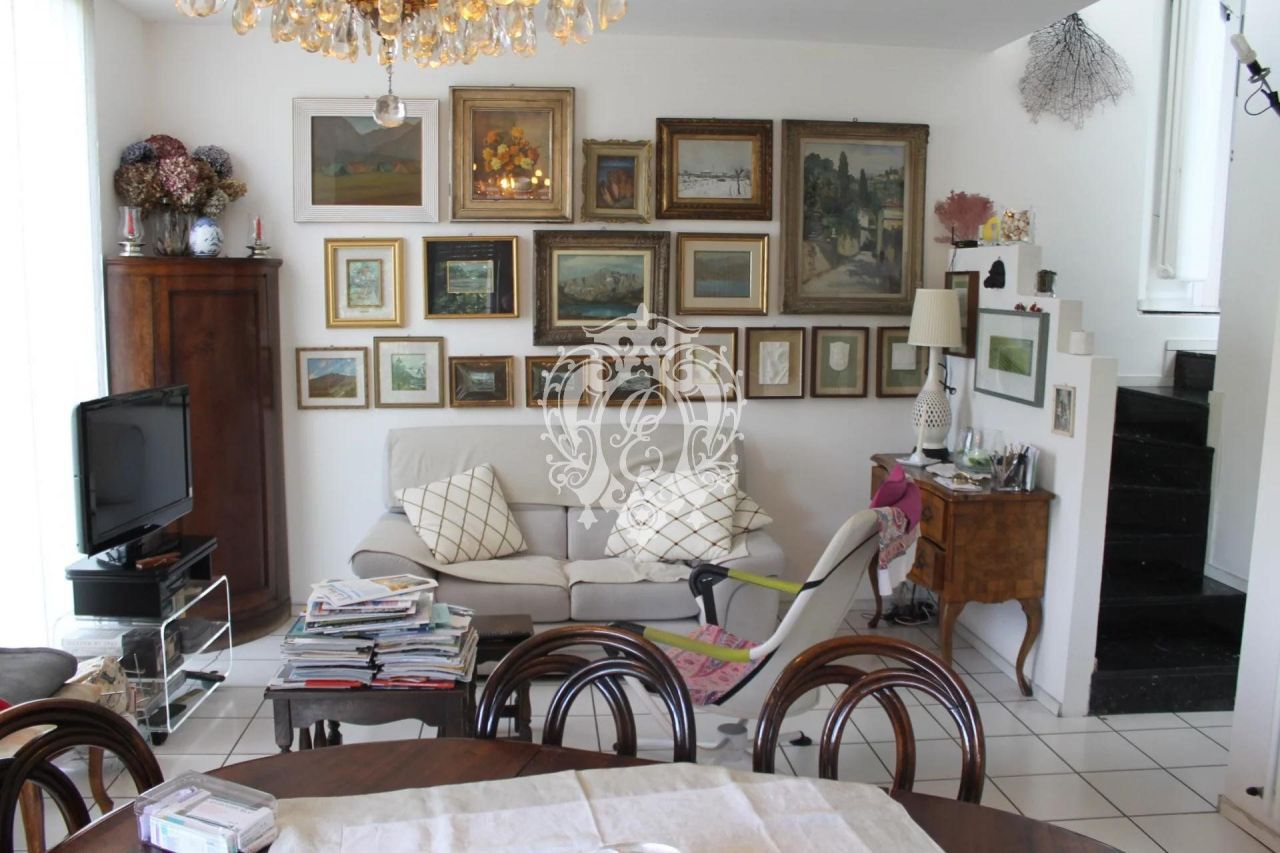 Вилла в Комо, Италия, 200 м2 фото 4
