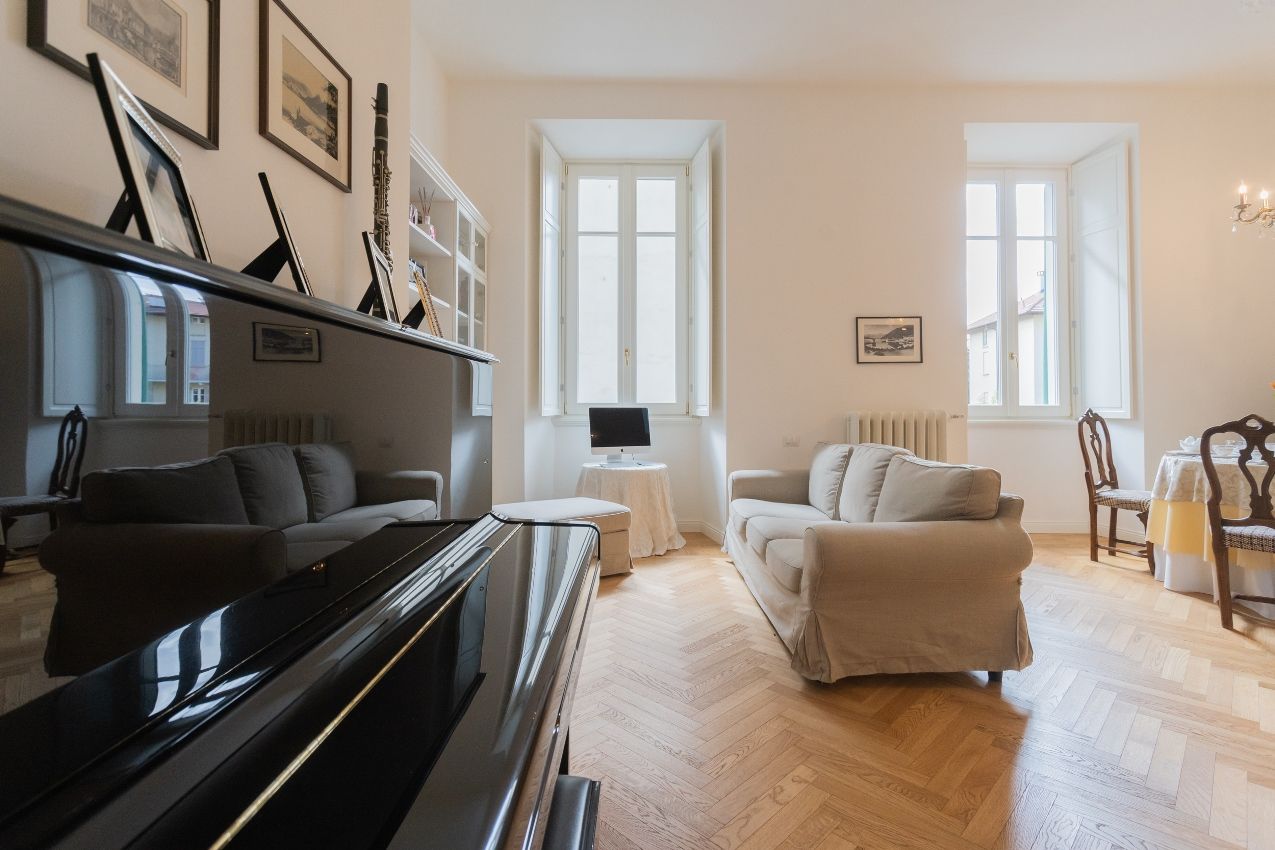 Апартаменты у озера Комо, Италия, 168 м2 фото 2