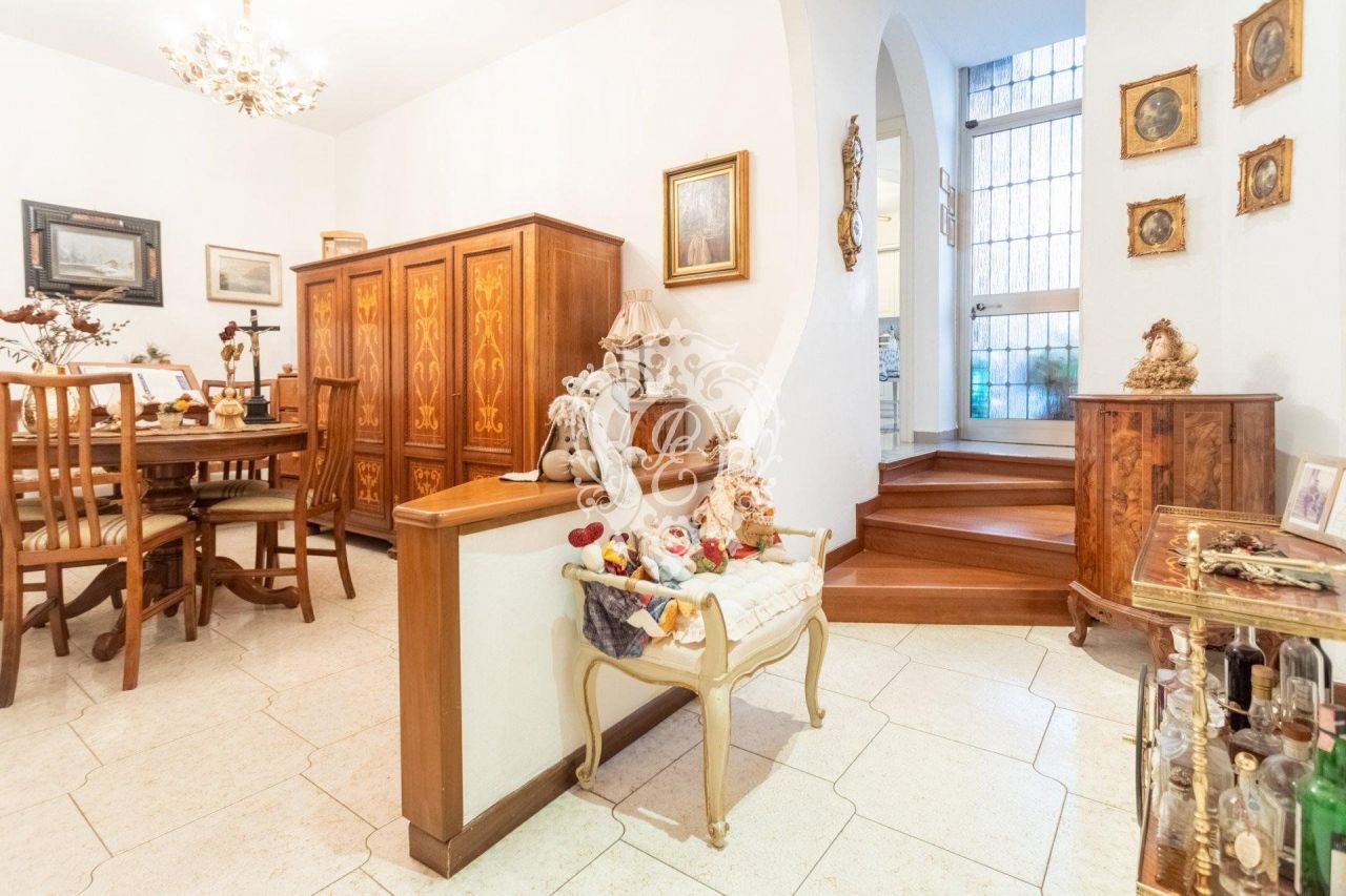 Квартира в Комо, Италия, 140 м2 фото 2