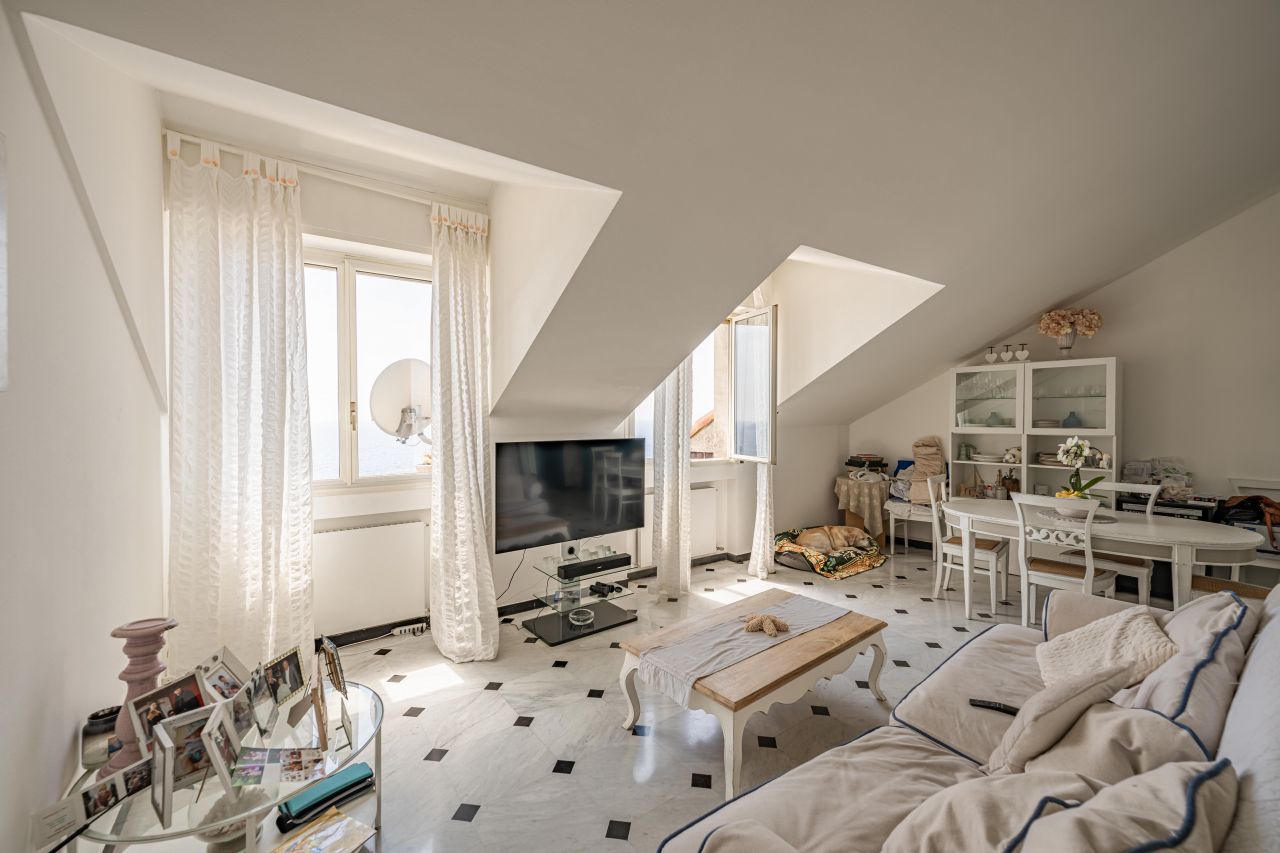 Апартаменты в Генуе, Италия, 100 м2 фото 1