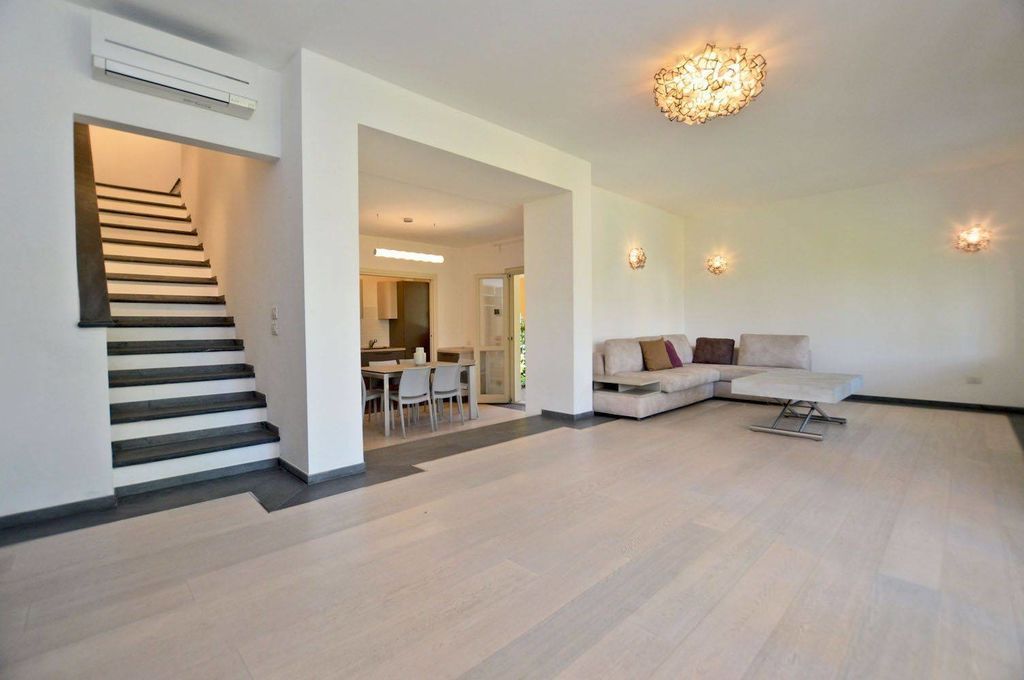 Вилла в Форте деи Марми, Италия, 300 м2 фото 4