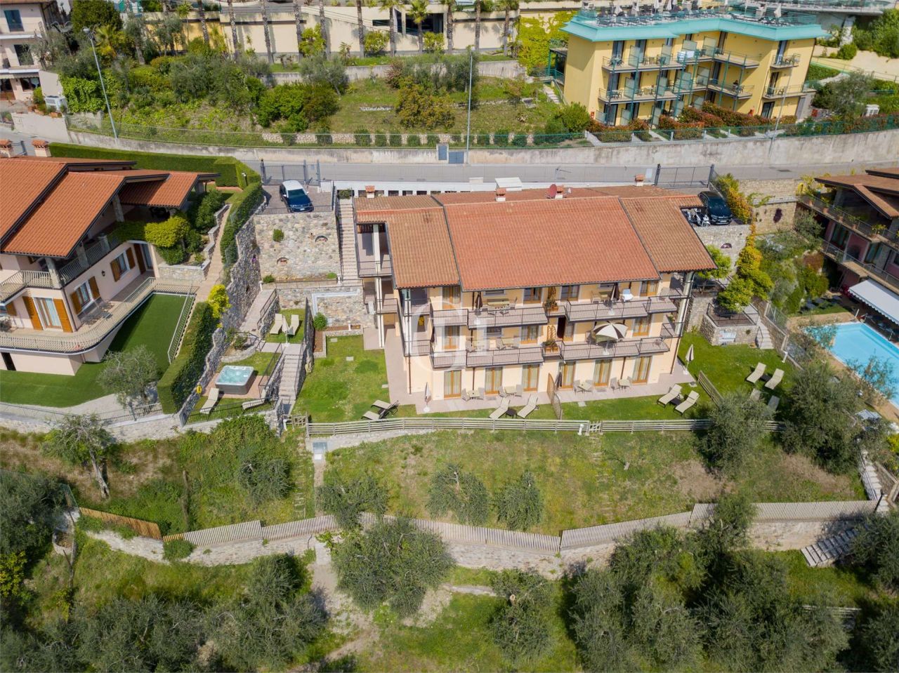 Вилла у озера Гарда, Италия, 780 м2 фото 2