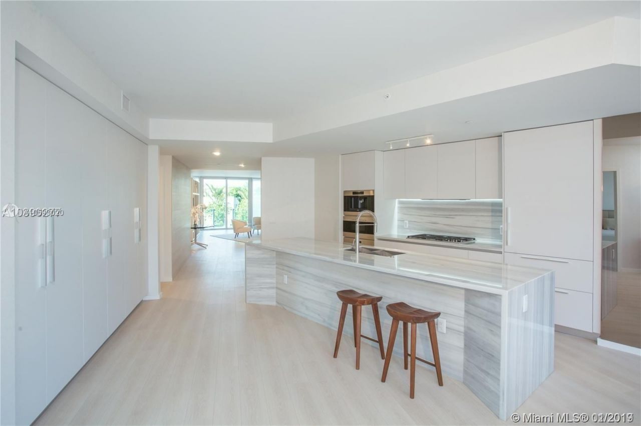 Квартира в Майами, США, 250 м2 фото 3