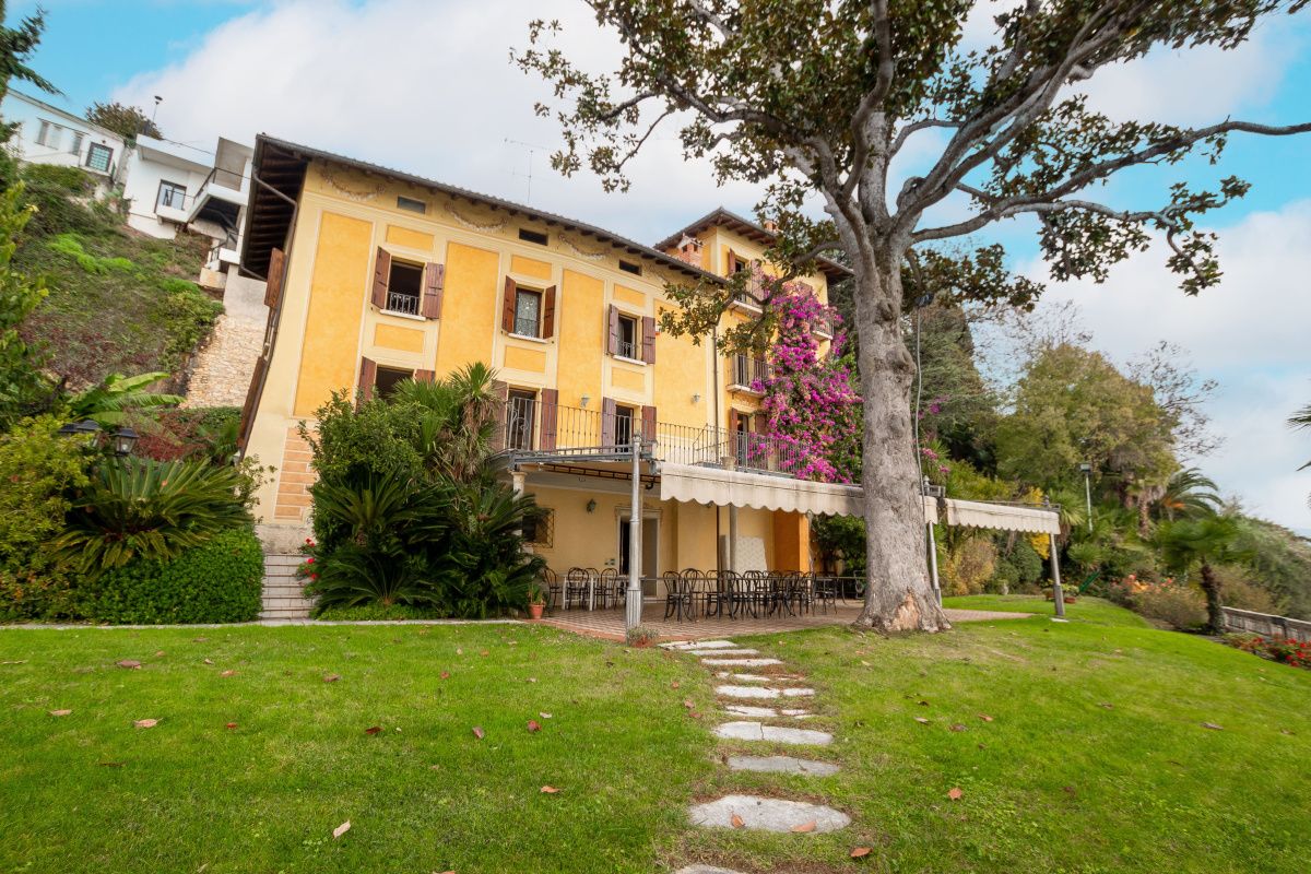 Дом в Манерба-дель-Гарде, Италия, 360 м2 фото 2