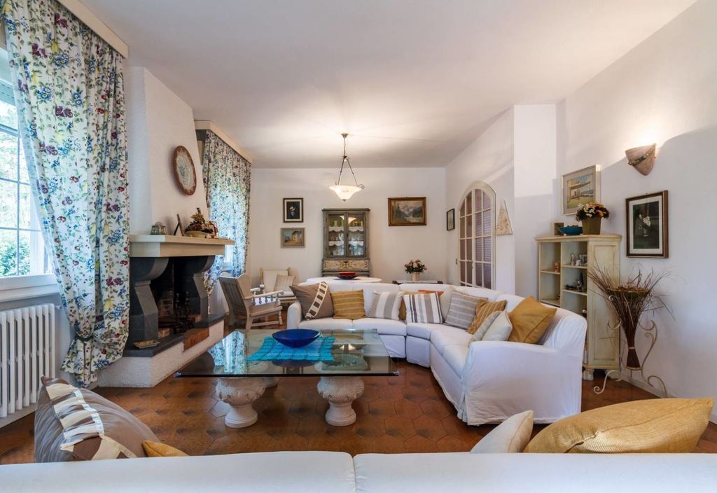 Вилла в Форте деи Марми, Италия, 216 м2 фото 2