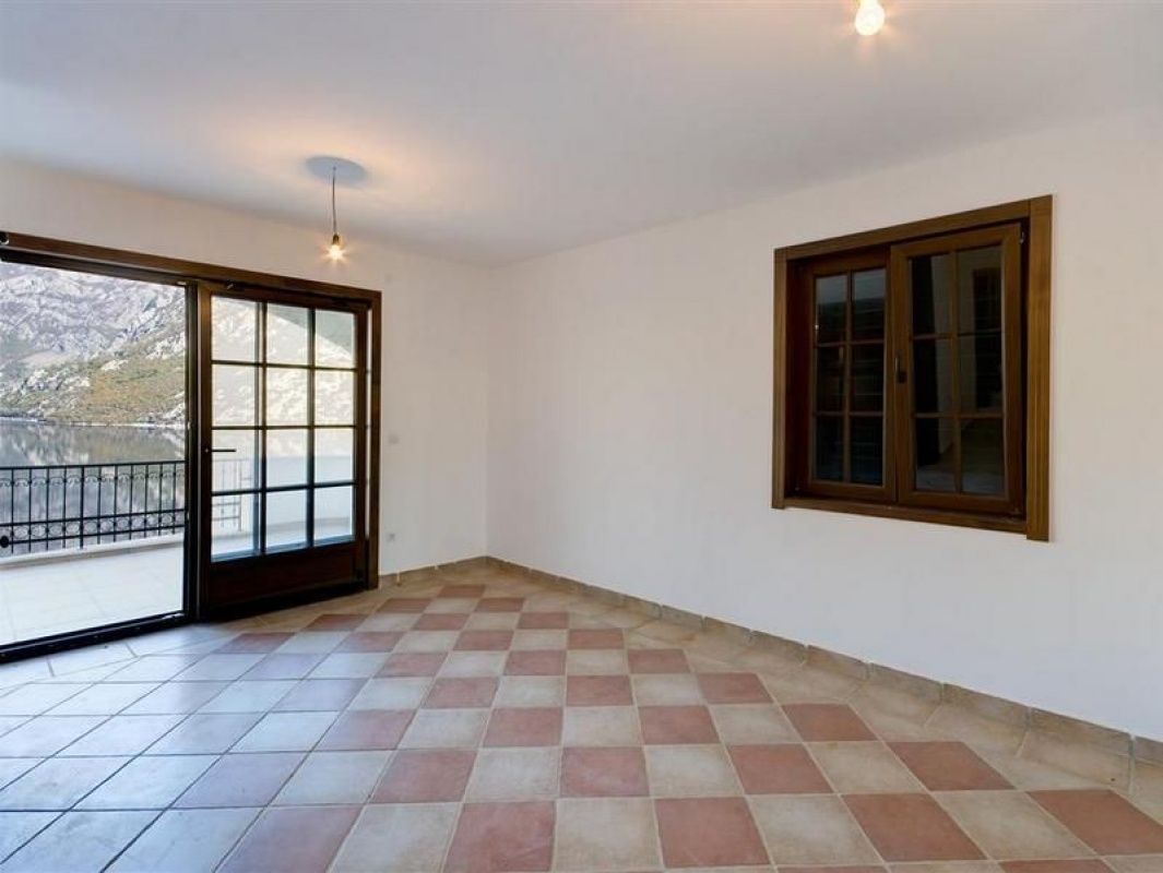 Квартира в Которе, Черногория, 97 м2 фото 3