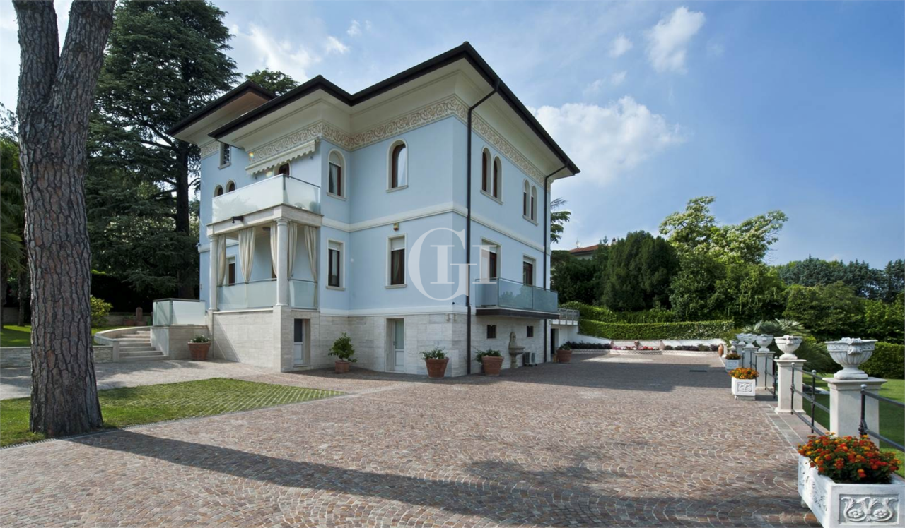 Вилла у озера Гарда, Италия, 990 м2 фото 5