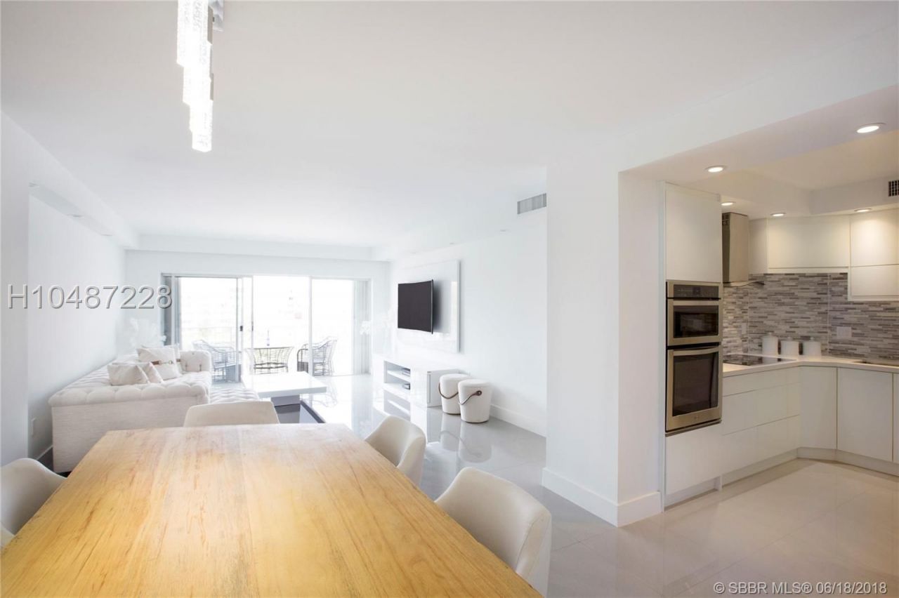 Квартира в Майами, США, 130 м2 фото 2