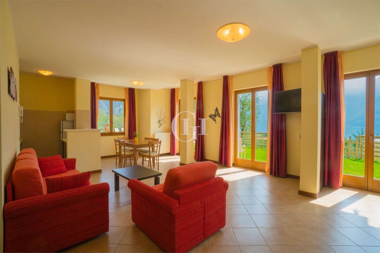 Вилла у озера Гарда, Италия, 780 м2 фото 4