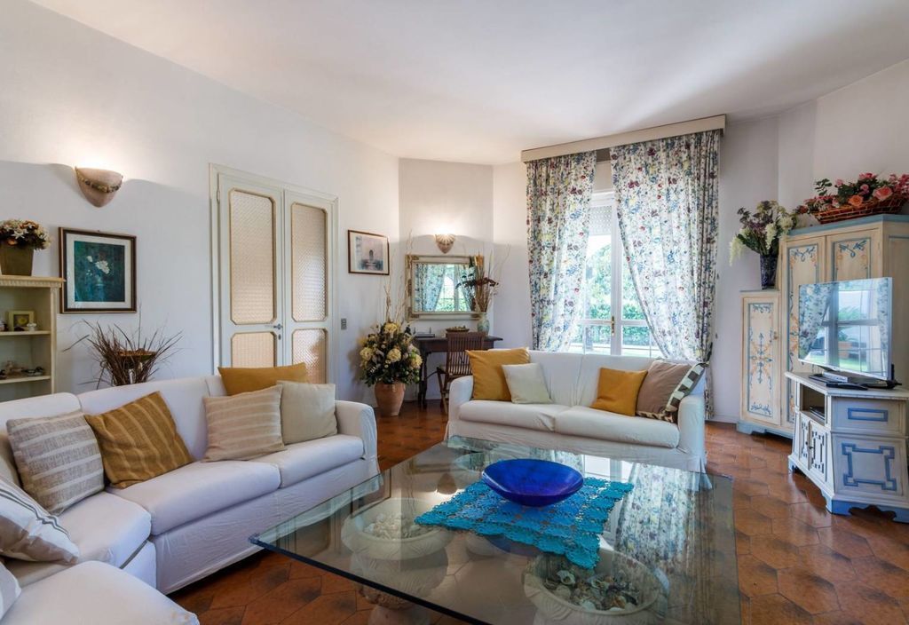 Вилла в Форте деи Марми, Италия, 216 м2 фото 3