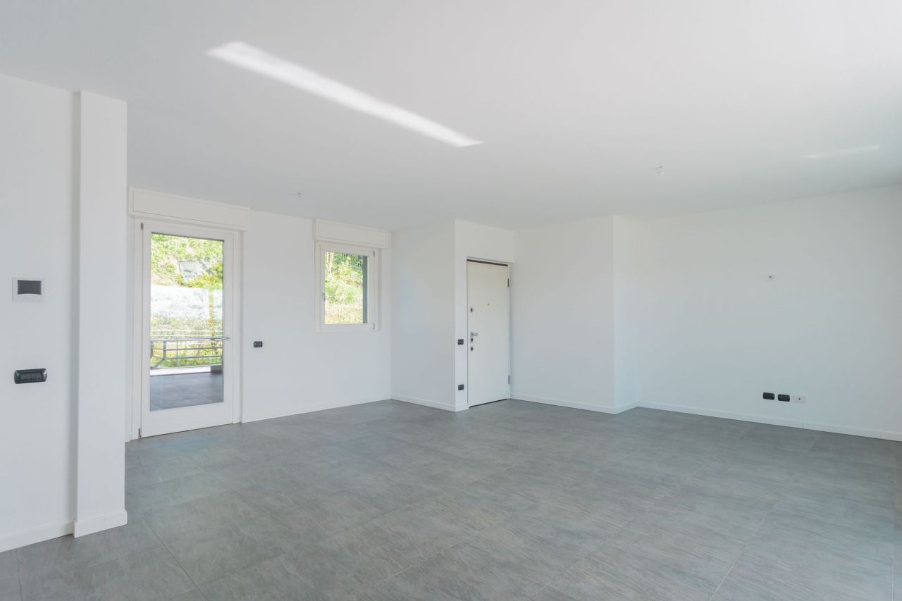 Апартаменты у озера Комо, Италия, 140 м2 фото 4