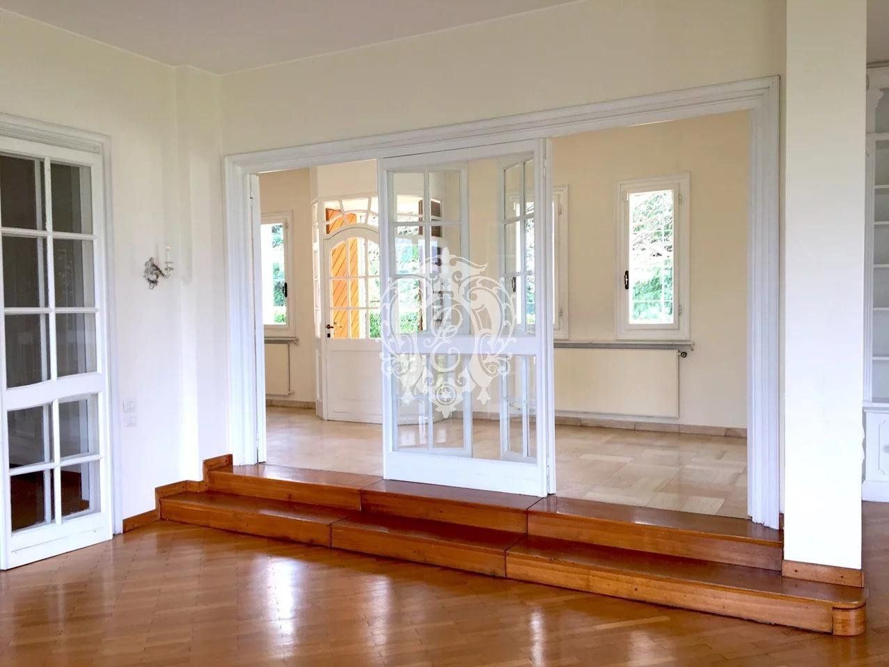 Вилла в Комо, Италия, 360 м2 фото 2