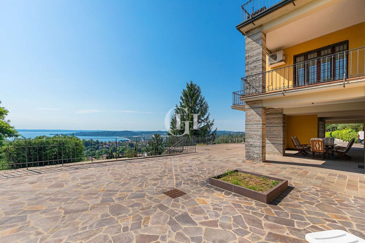 Вилла у озера Гарда, Италия, 400 м2 фото 2