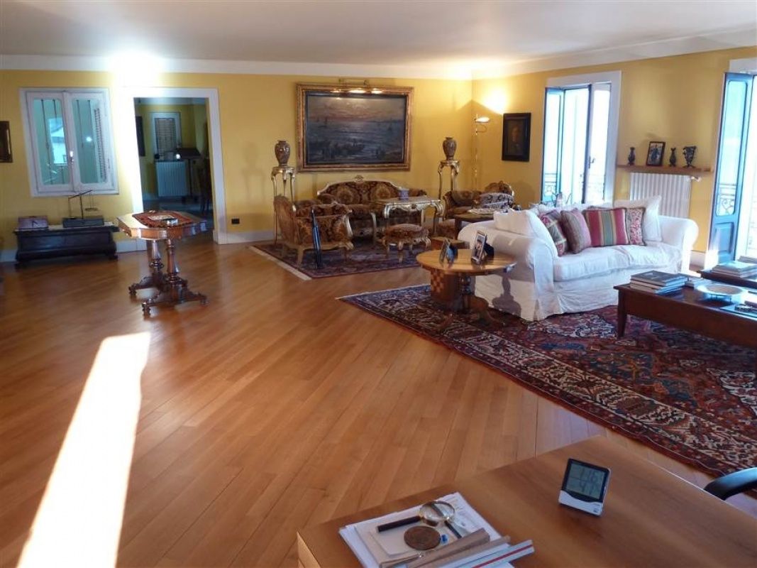 Квартира у озера Маджоре, Италия, 240 м2 фото 4