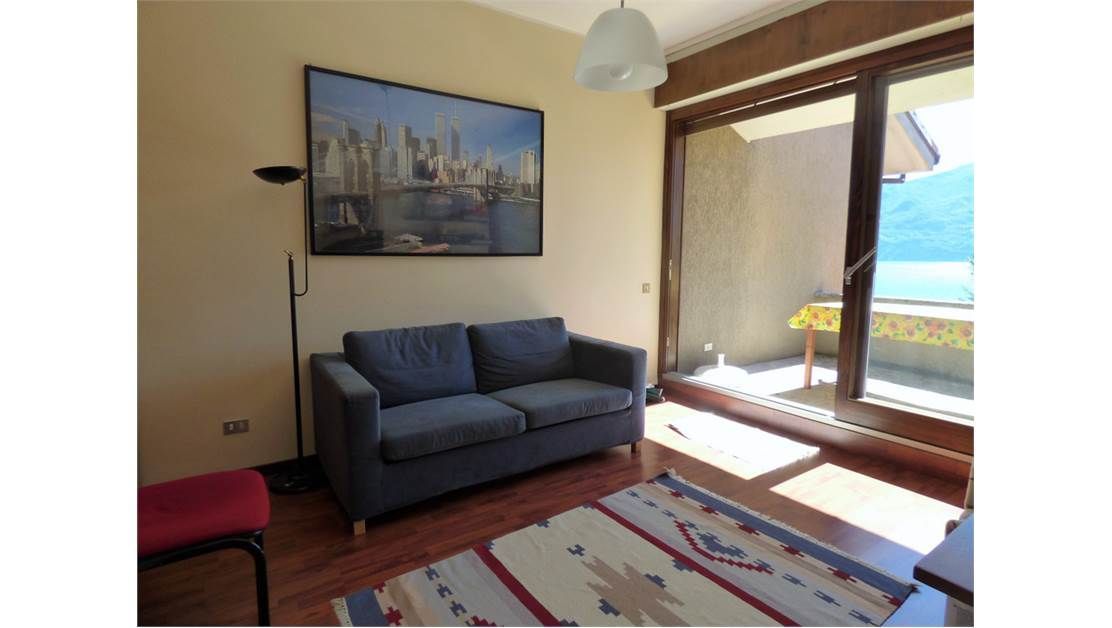 Квартира у озера Комо, Италия, 90 м2 фото 2