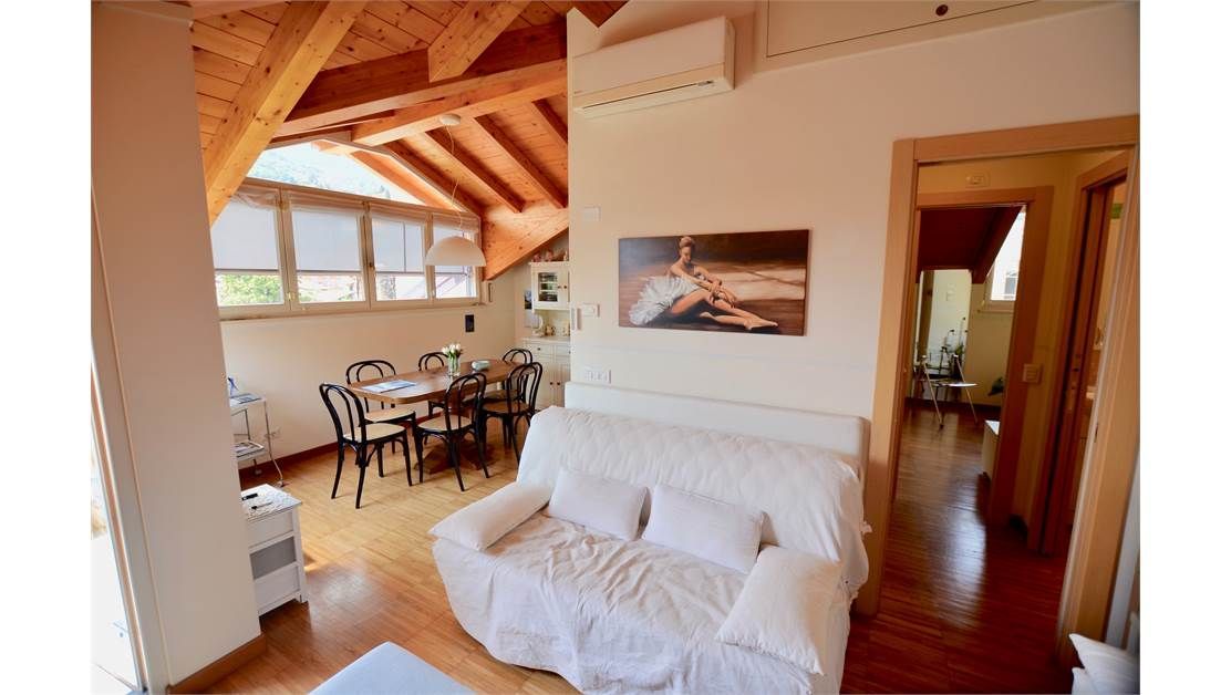 Пентхаус у озера Комо, Италия, 80 м2 фото 3