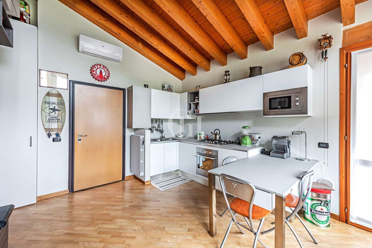 Квартира у озера Гарда, Италия, 55 м2 фото 5