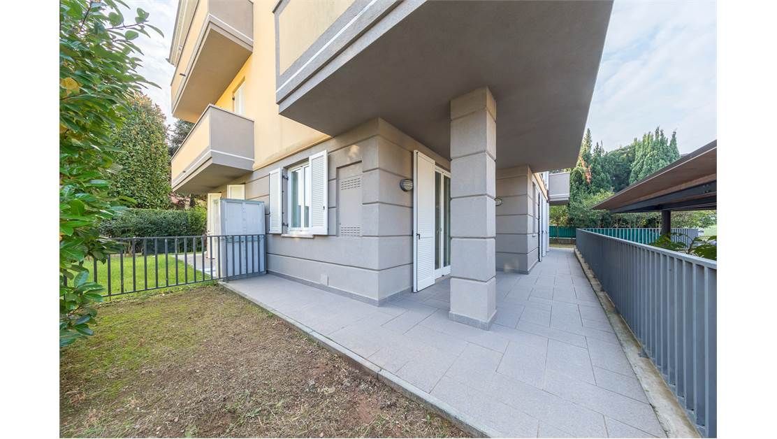 Квартира у озера Гарда, Италия, 80 м2 фото 3