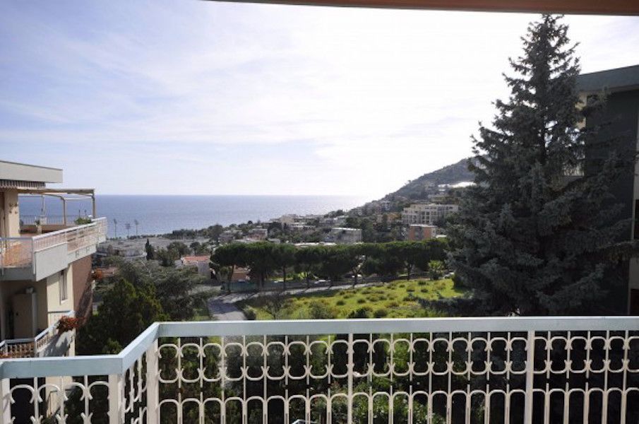 Апартаменты в Сан-Ремо, Италия, 90 м2 фото 3