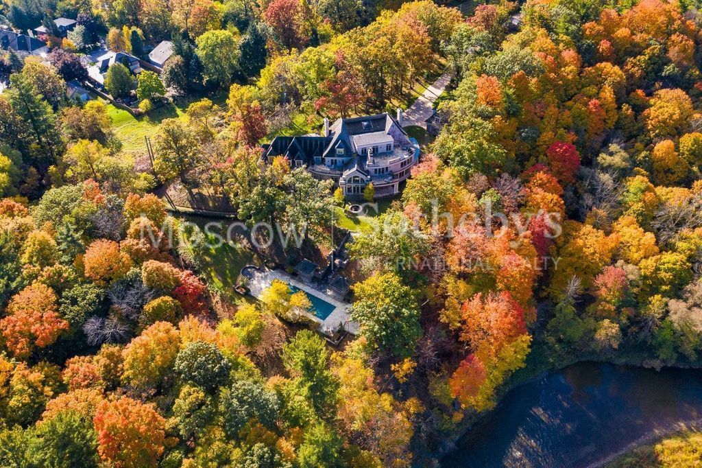 Особняк в Миссисауга, Канада, 1 672 м2 фото 1