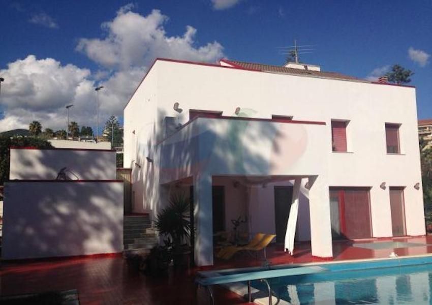 Вилла в Сан-Ремо, Италия, 450 м2 фото 2
