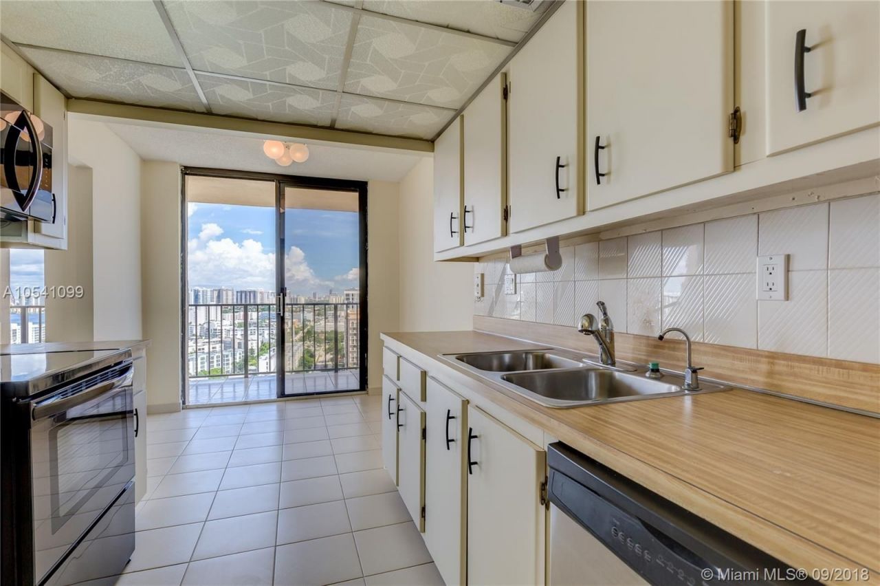 Квартира в Майами, США, 100 м2 фото 2