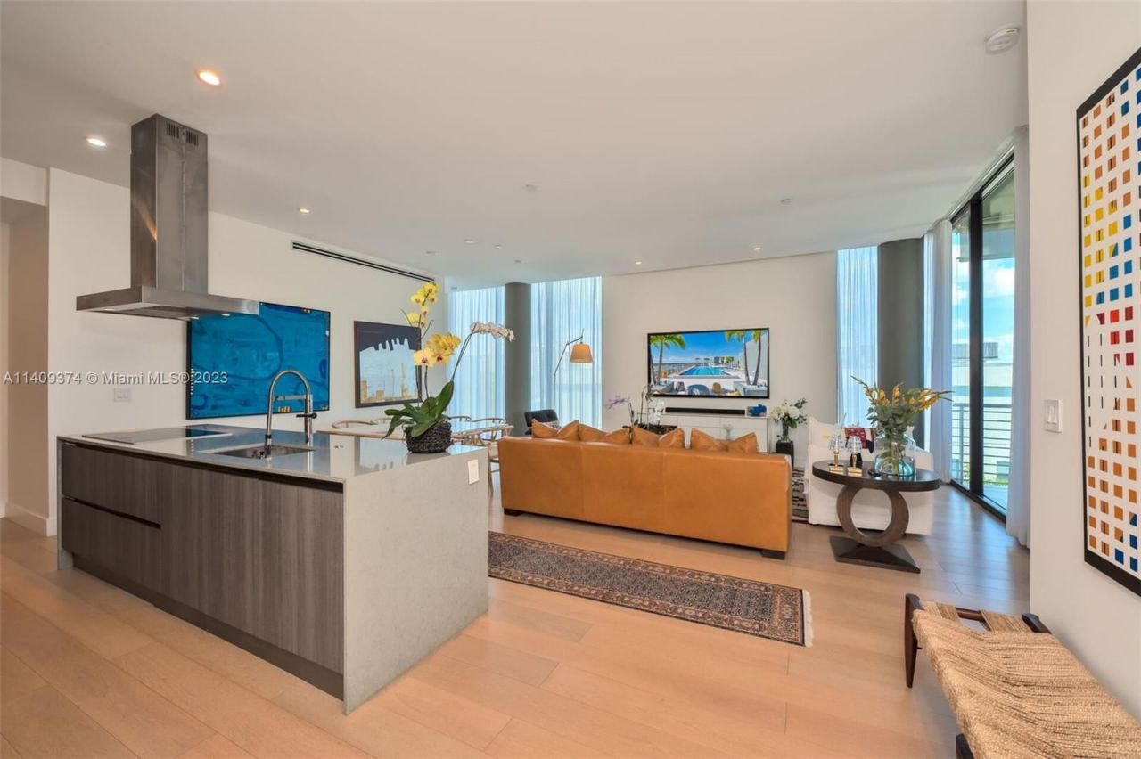Квартира в Майами, США, 200 м2 фото 2