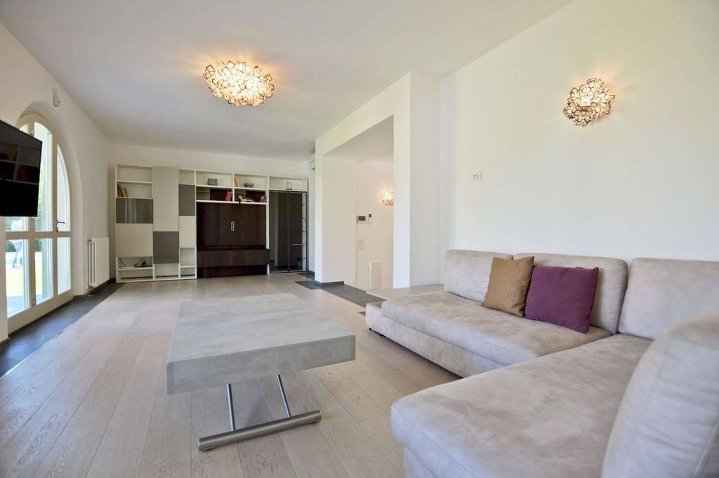 Вилла в Форте деи Марми, Италия, 300 м2 фото 3