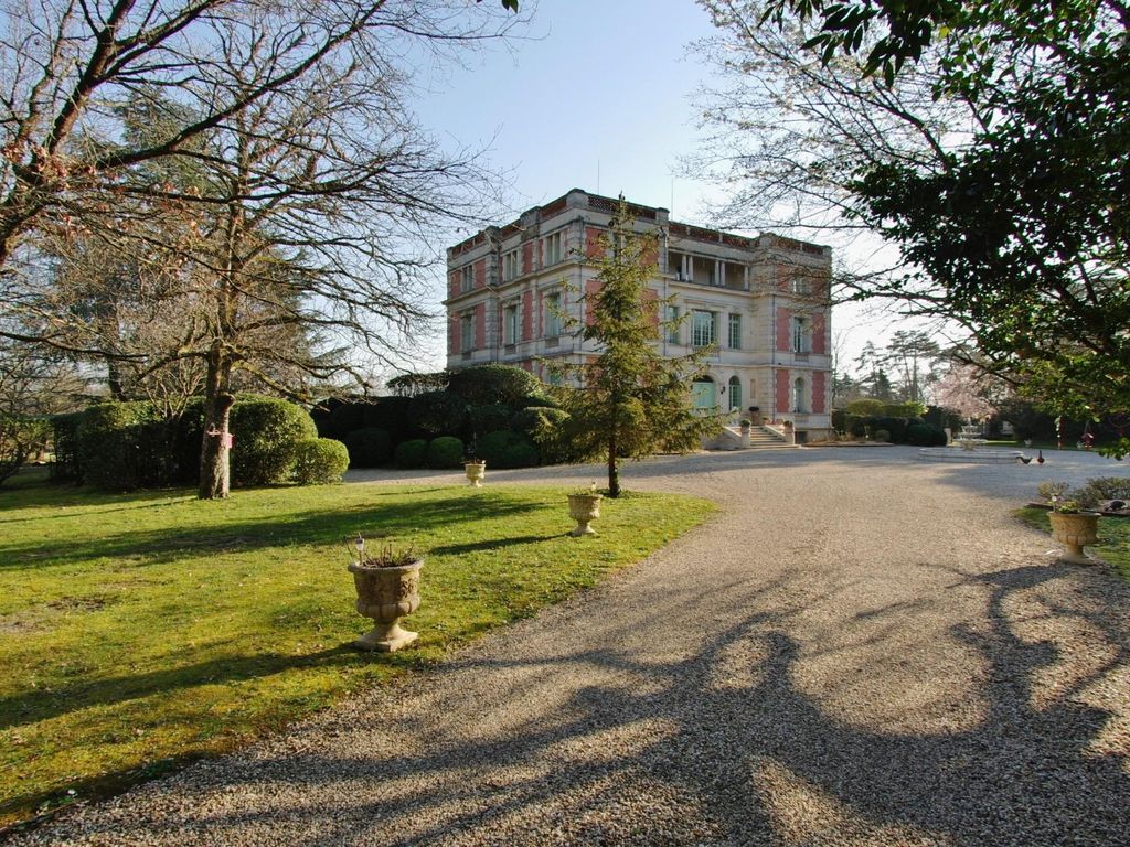 Поместье в Бордо, Франция, 1 100 м2 фото 2