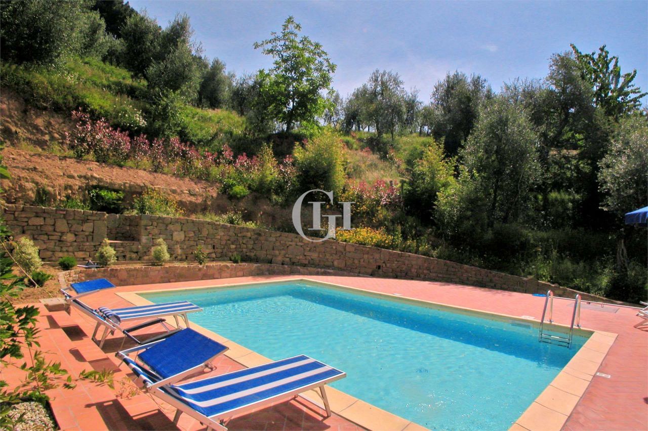 Вилла в Монтекатини-Терме, Италия, 220 м2 фото 2