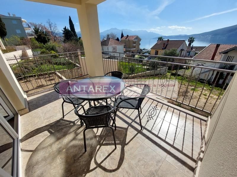 Апартаменты в Дженовичах, Черногория, 85 м2 фото 1