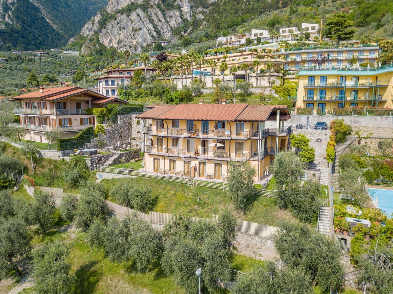 Вилла у озера Гарда, Италия, 780 м2 фото 3