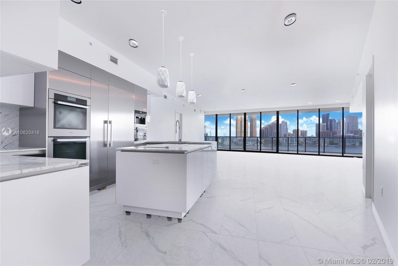 Квартира в Майами, США, 270 м2 фото 2