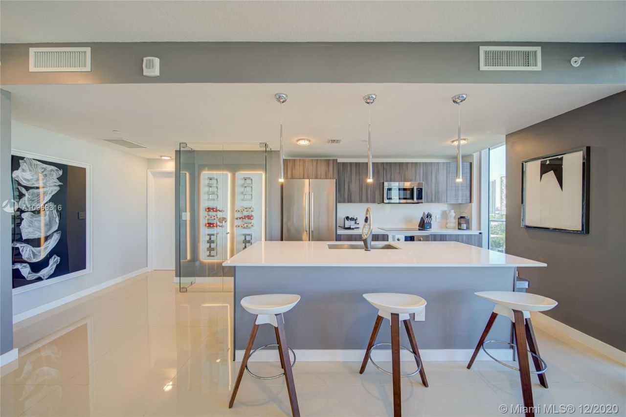 Квартира в Майами, США, 140 м2 фото 2