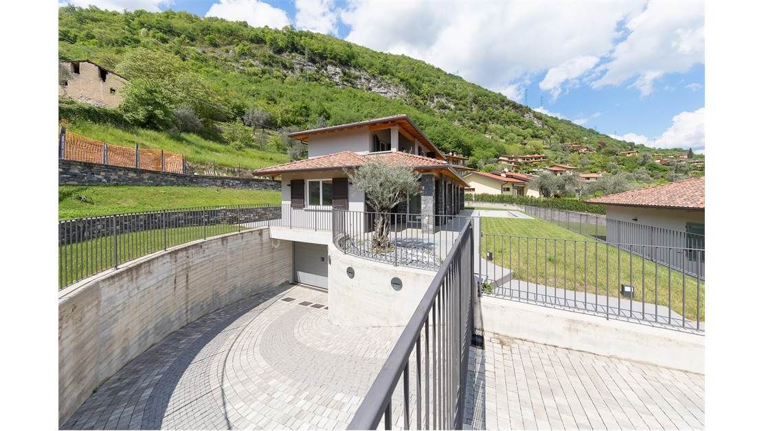 Вилла у озера Комо, Италия, 320 м2 фото 2