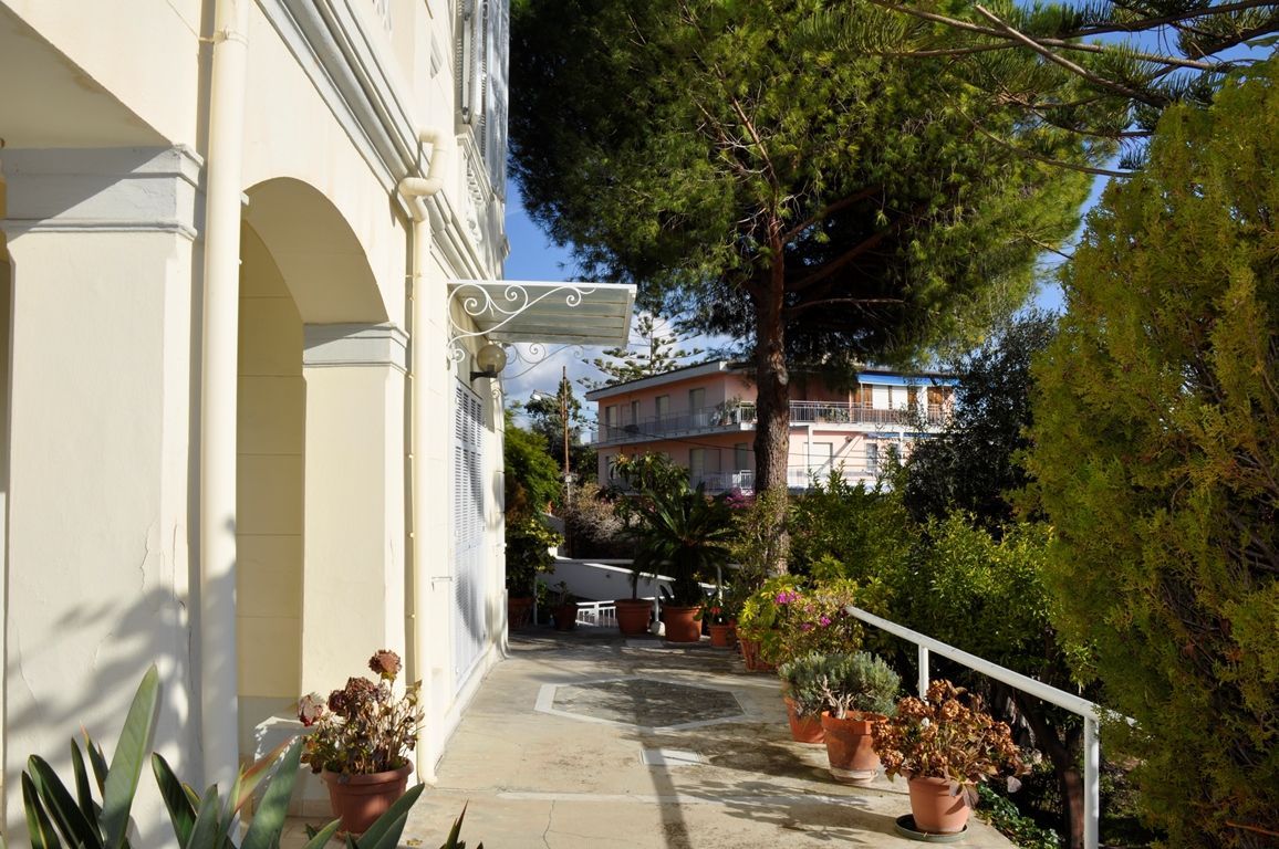 Дом в Сан-Ремо, Италия, 1 100 м2 фото 3